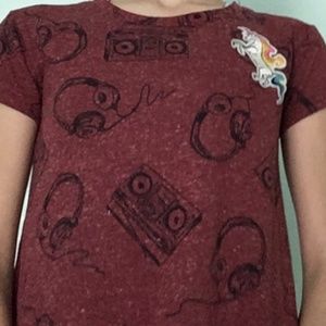 Unicorn patched shirt with red headphones